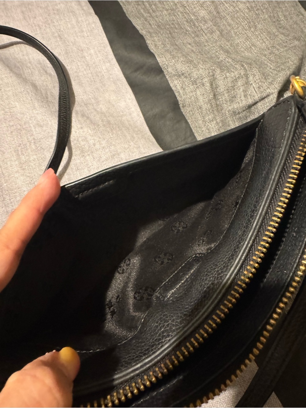 Tory Burch Black Pebbled Leather Logo Crossbody - Picture 6 of 16